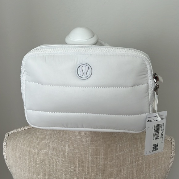The Lululemon Everywhere Belt Bag Wunder Puff. - Picture 11 of 17
